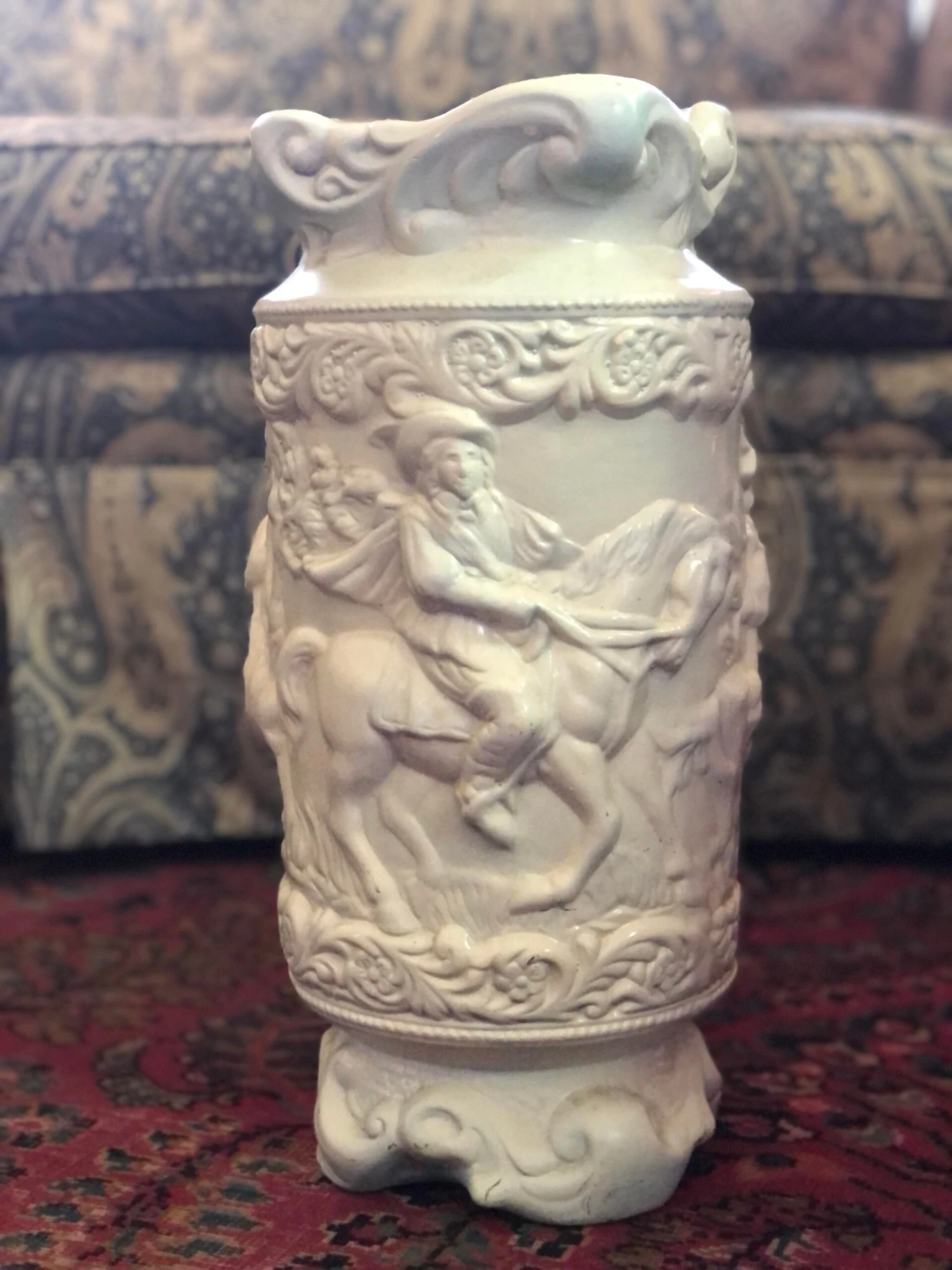 1940s White Glazed Ceramic Large Vessel, Vase Or Umbrella Stand With Romantic Scenes In Relief 9 1940s White Glazed Ceramic Large Vessel, Vase Or Umbrella Stand With Romantic Scenes In Relief - Image 9