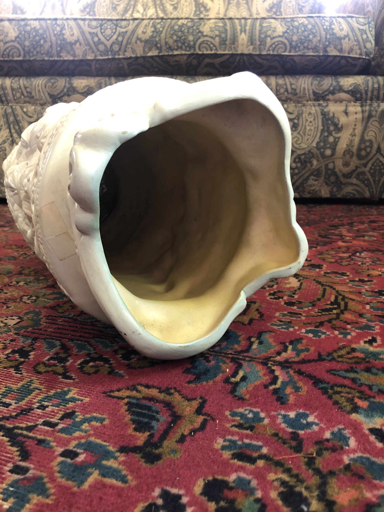 1940s White Glazed Ceramic Large Vessel, Vase Or Umbrella Stand With Romantic Scenes In Relief 5 1940s White Glazed Ceramic Large Vessel, Vase Or Umbrella Stand With Romantic Scenes In Relief - Image 5