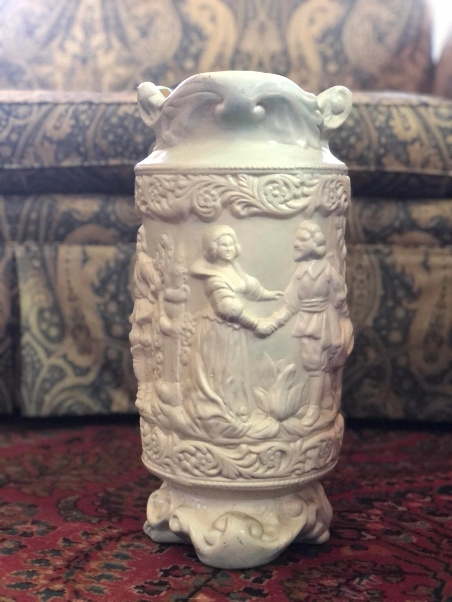 1940s White Glazed Ceramic Large Vessel, Vase Or Umbrella Stand With Romantic Scenes In Relief 7 1940s White Glazed Ceramic Large Vessel, Vase Or Umbrella Stand With Romantic Scenes In Relief - Image 7