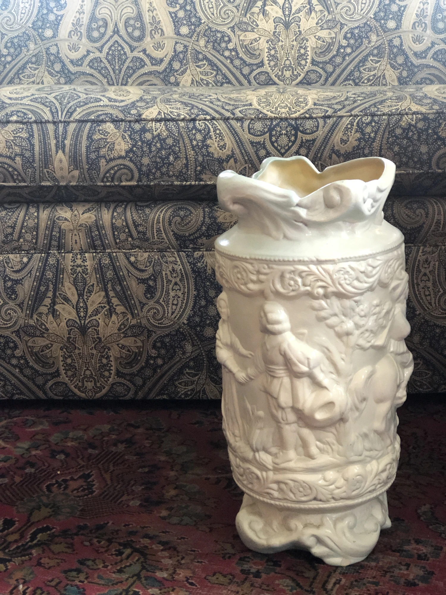 1940s White Glazed Ceramic Large Vessel, Vase Or Umbrella Stand With Romantic Scenes In Relief 3 1940s White Glazed Ceramic Large Vessel, Vase Or Umbrella Stand With Romantic Scenes In Relief - Image 3