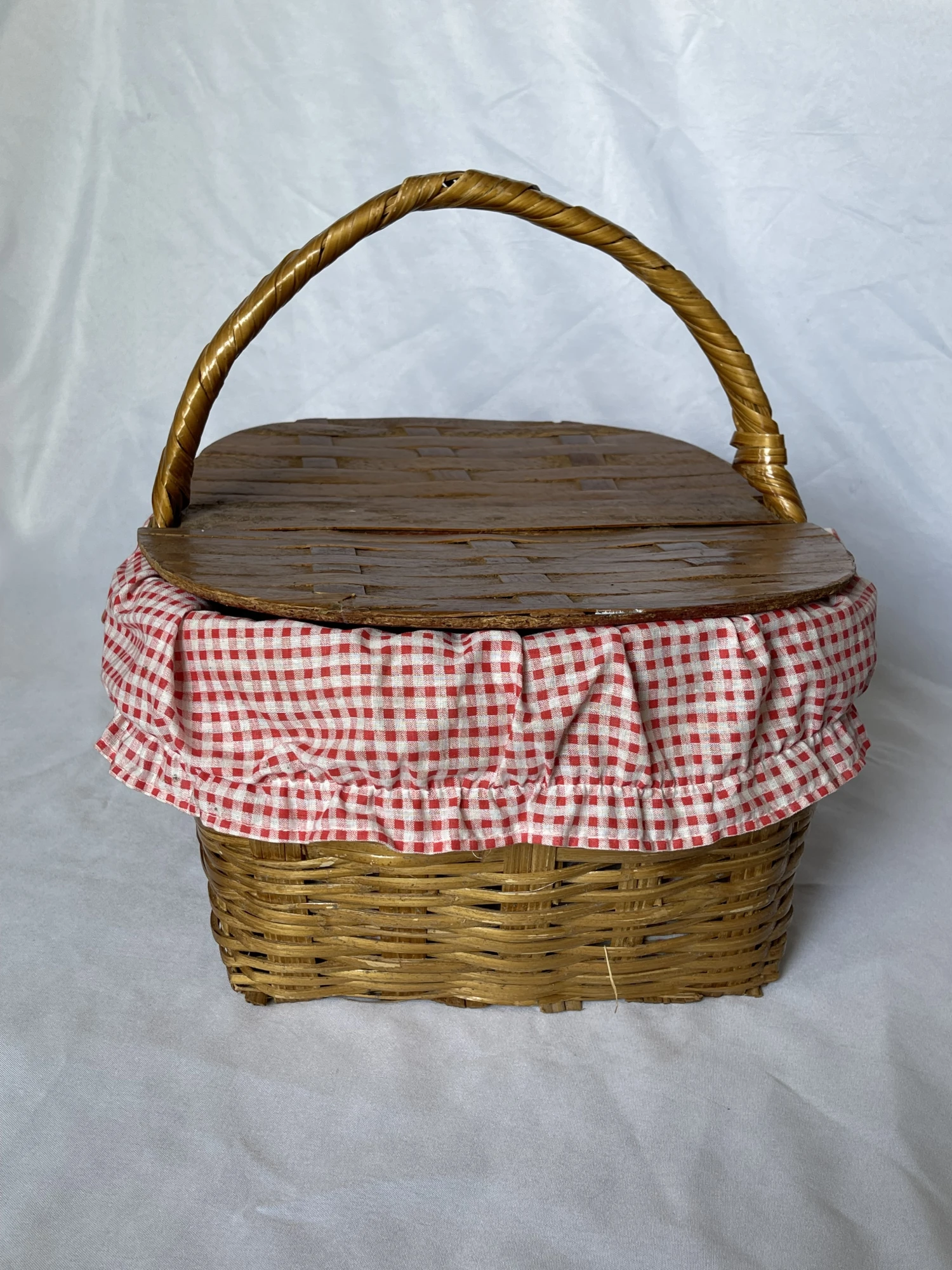 1950’s Americana Picnic Basket 4 1950’s Americana Picnic Basket - Image 4