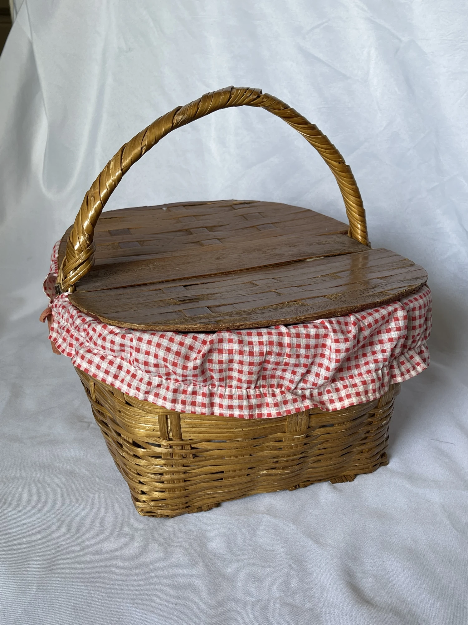 1950’s Americana Picnic Basket 2 1950’s Americana Picnic Basket - Image 2