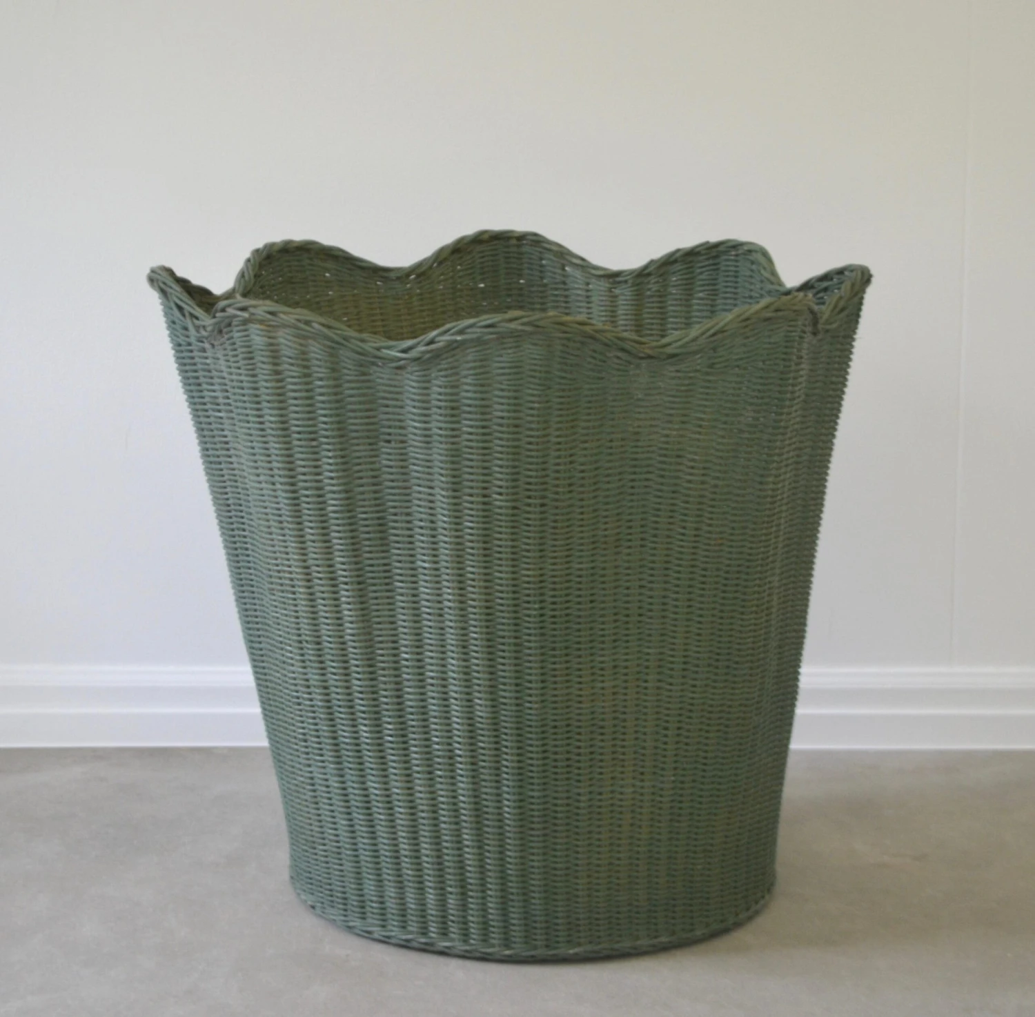 1950s Mid-Century Painted Woven Rattan Basket 5 1950s Mid-Century Painted Woven Rattan Basket - Image 5