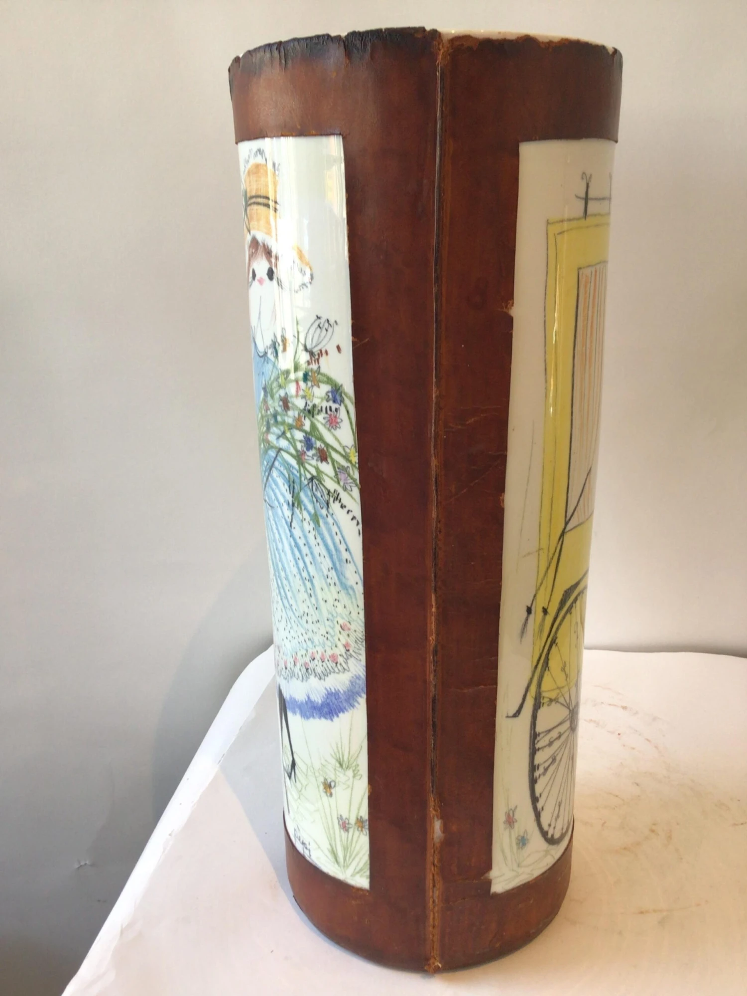 1960s Italian Quadrifoglio Hand Painted Ceramic And Leather Umbrella Stand/Vase 2 1960s Italian Quadrifoglio Hand Painted Ceramic And Leather Umbrella Stand/Vase - Image 2