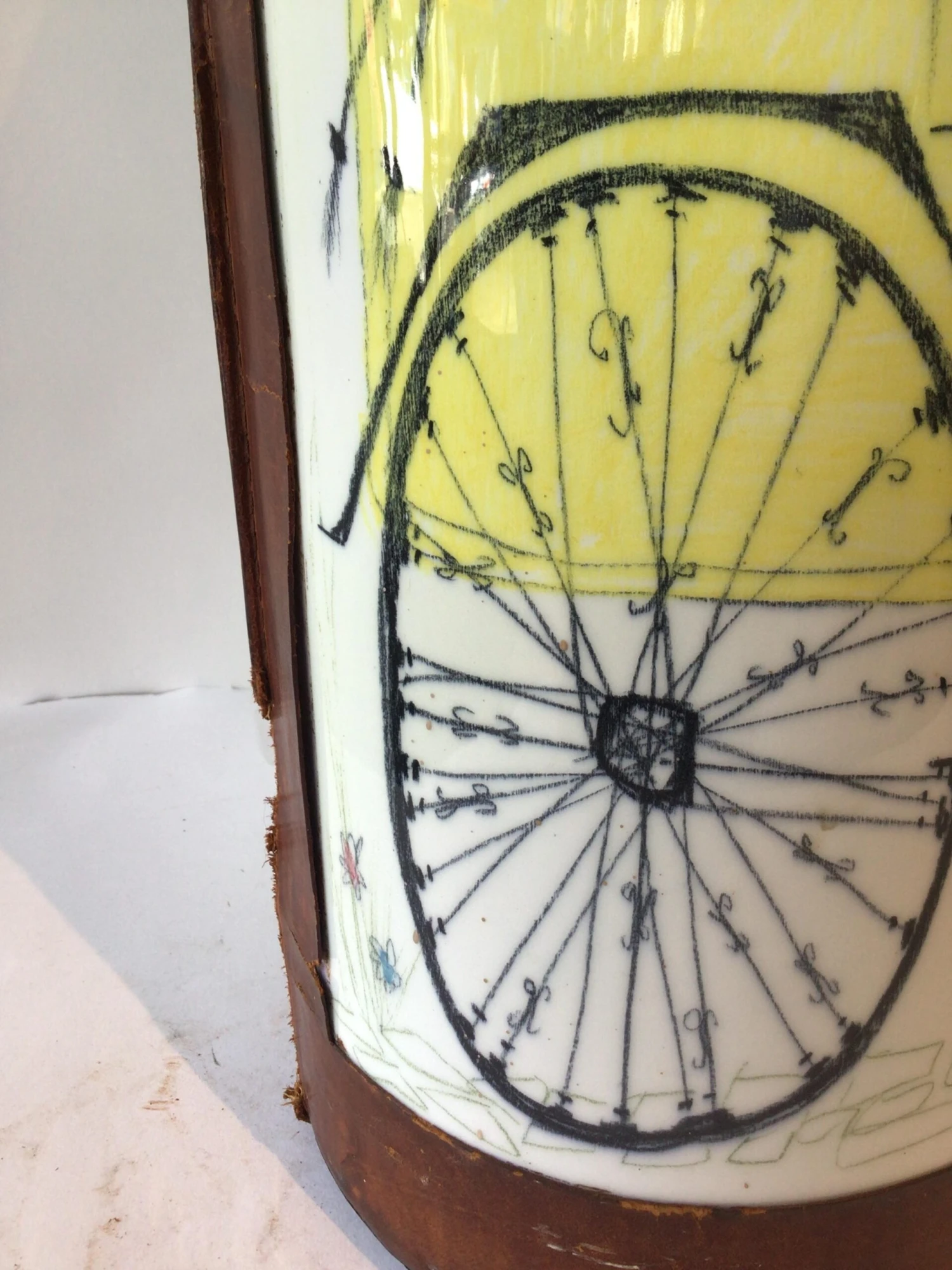 1960s Italian Quadrifoglio Hand Painted Ceramic And Leather Umbrella Stand/Vase 10 1960s Italian Quadrifoglio Hand Painted Ceramic And Leather Umbrella Stand/Vase - Image 10