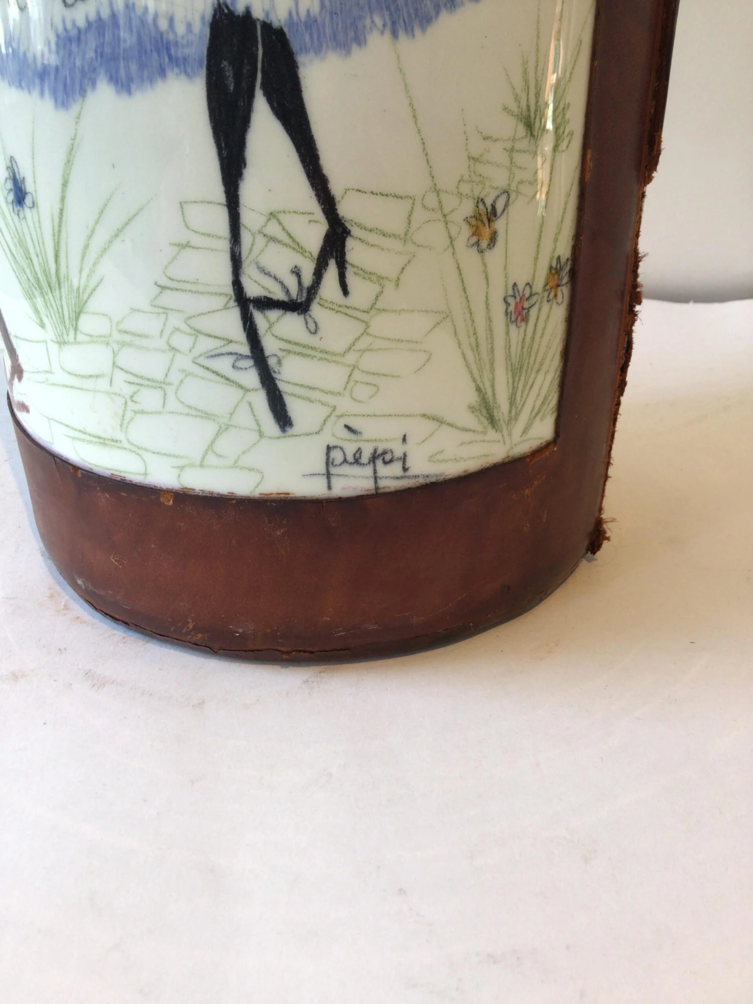 1960s Italian Quadrifoglio Hand Painted Ceramic And Leather Umbrella Stand/Vase 7 1960s Italian Quadrifoglio Hand Painted Ceramic And Leather Umbrella Stand/Vase - Image 7