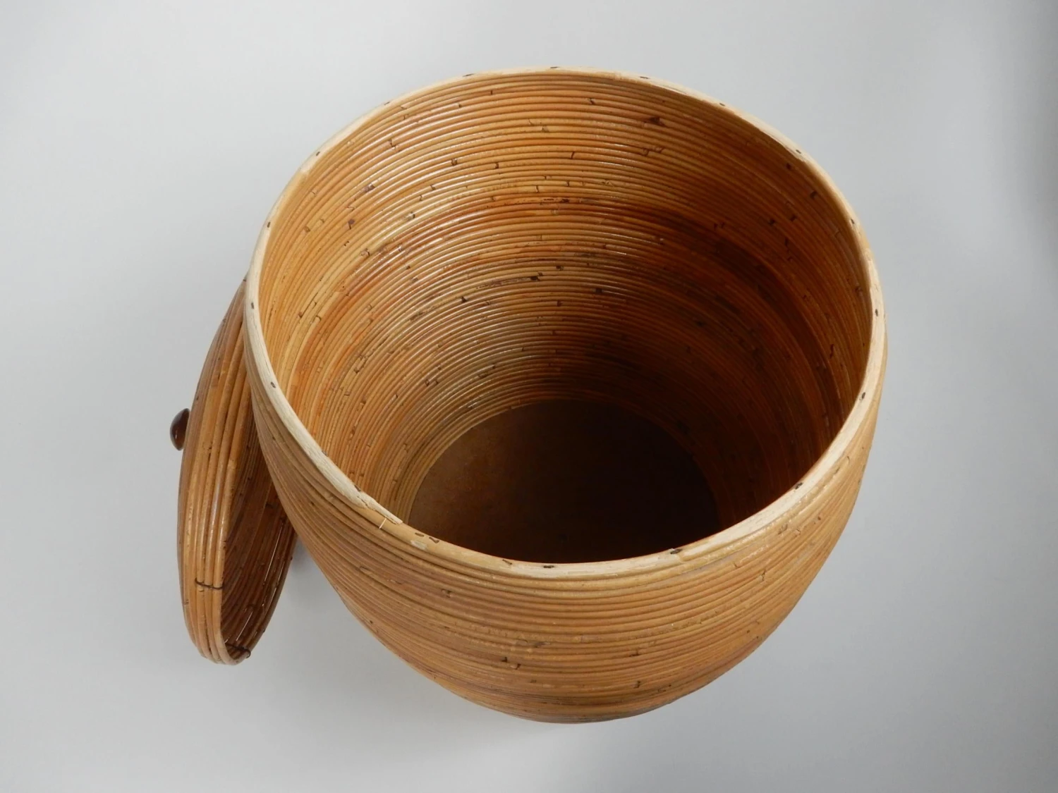 1960s Large Vintage Pencil Reed Lidded Floor Basket 4 1960s Large Vintage Pencil Reed Lidded Floor Basket - Image 4