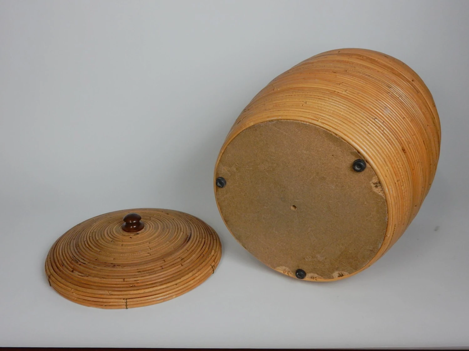 1960s Large Vintage Pencil Reed Lidded Floor Basket 7 1960s Large Vintage Pencil Reed Lidded Floor Basket - Image 7