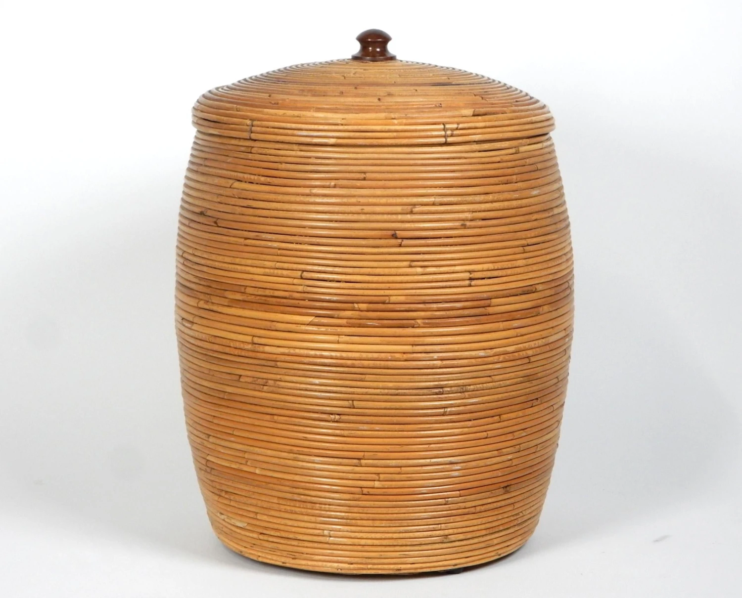 1960s Large Vintage Pencil Reed Lidded Floor Basket 9 1960s Large Vintage Pencil Reed Lidded Floor Basket - Image 9