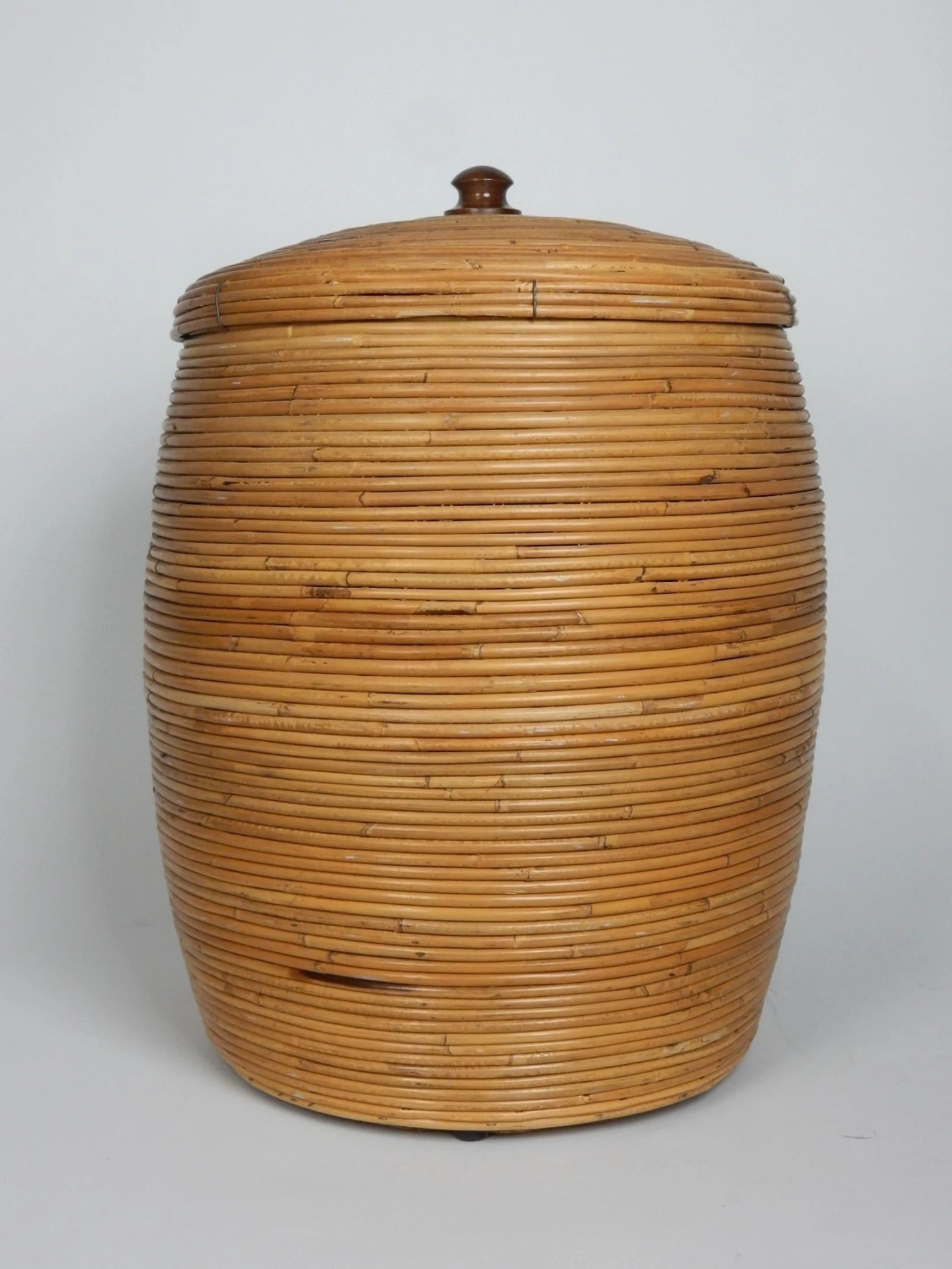 1960s Large Vintage Pencil Reed Lidded Floor Basket 8 1960s Large Vintage Pencil Reed Lidded Floor Basket - Image 8