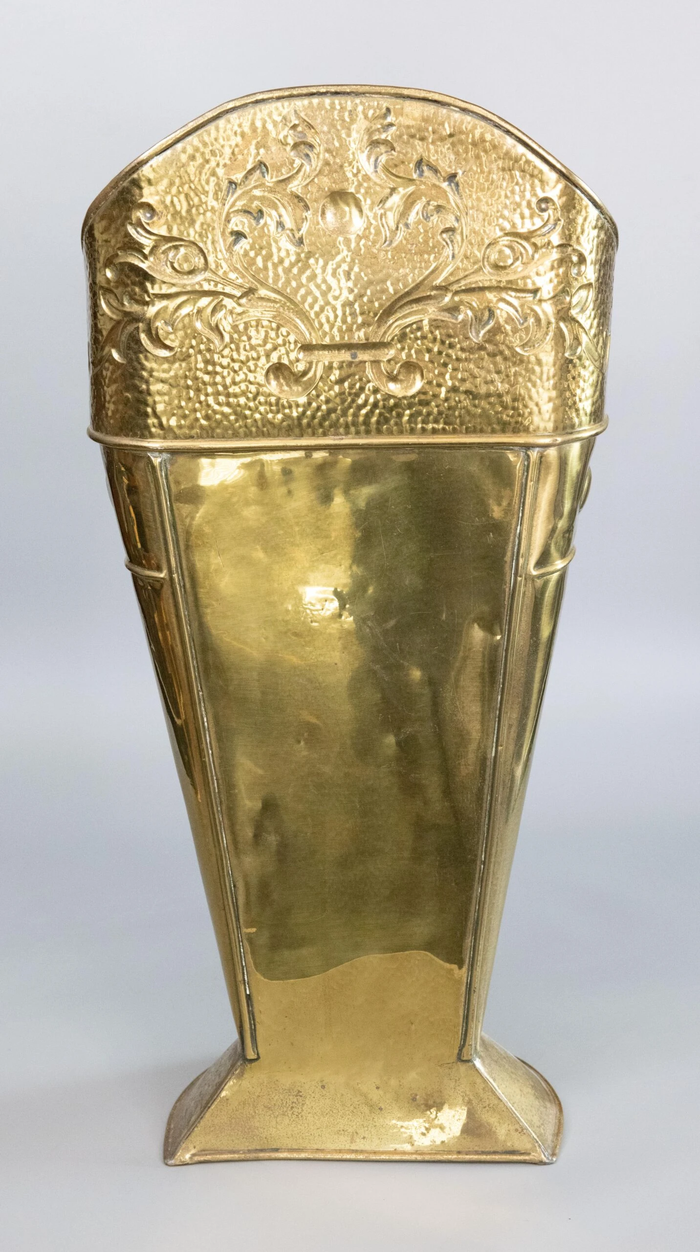 19th C. French Heraldic Hammered Brass Repoussé Grape Hod Umbrella Stand 4 19th C. French Heraldic Hammered Brass Repoussé Grape Hod Umbrella Stand - Image 4