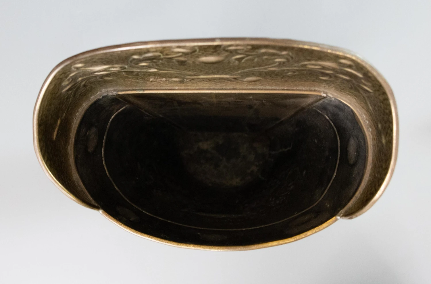 19th C. French Heraldic Hammered Brass Repoussé Grape Hod Umbrella Stand 6 19th C. French Heraldic Hammered Brass Repoussé Grape Hod Umbrella Stand - Image 6