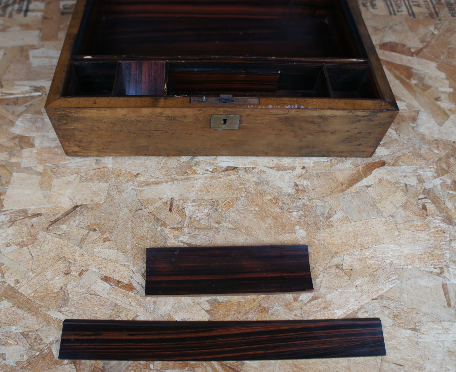 Antique 19th Century Victorian Birdseye Maple Traveling Writing Slope Box 10 Antique 19th Century Victorian Birdseye Maple Traveling Writing Slope Box - Image 10