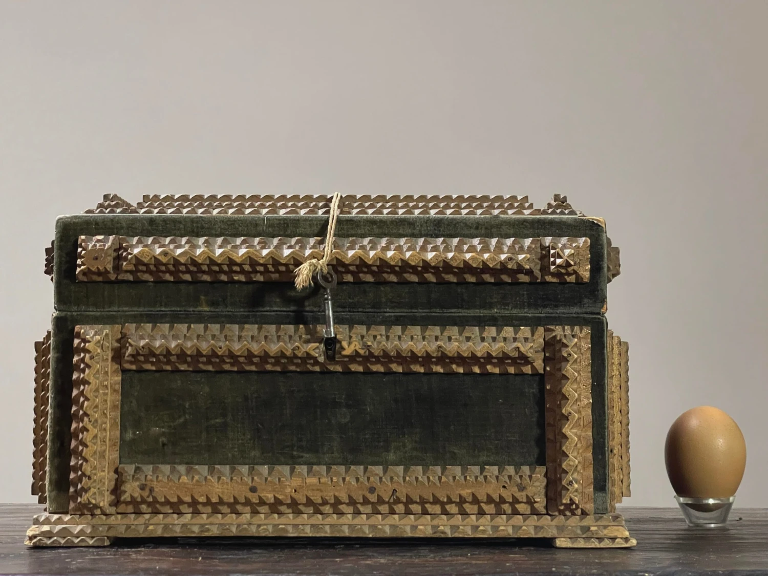 Antique Green Velvet Chip Carved Tramp Art Box (1911) 6 Antique Green Velvet Chip Carved Tramp Art Box (1911) - Image 6