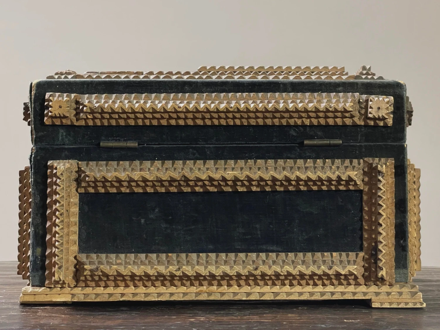 Antique Green Velvet Chip Carved Tramp Art Box (1911) 3 Antique Green Velvet Chip Carved Tramp Art Box (1911) - Image 3