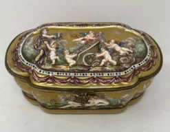 Antique Naples Capodimonte Porcelain Gilt Mounted Jewlery Dresser Or Trinket Box Casket 19 Antique Naples Capodimonte Porcelain Gilt Mounted Jewlery Dresser Or Trinket Box Casket -Chairish Shop antique naples capodimonte porcelain gilt mounted jewlery dresser or trinket box casket 0342