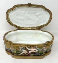 Antique Naples Capodimonte Porcelain Gilt Mounted Jewlery Dresser Or Trinket Box Casket 14 Antique Naples Capodimonte Porcelain Gilt Mounted Jewlery Dresser Or Trinket Box Casket -Chairish Shop antique naples capodimonte porcelain gilt mounted jewlery dresser or trinket box casket 5928