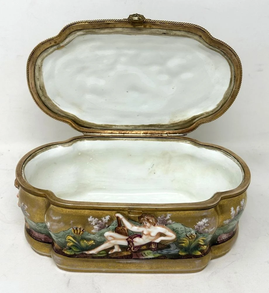 Antique Naples Capodimonte Porcelain Gilt Mounted Jewlery Dresser Or Trinket Box Casket 5 Antique Naples Capodimonte Porcelain Gilt Mounted Jewlery Dresser Or Trinket Box Casket - Image 5