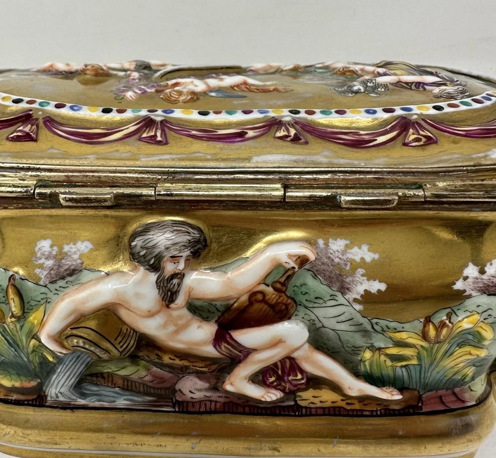 Antique Naples Capodimonte Porcelain Gilt Mounted Jewlery Dresser Or Trinket Box Casket 2 Antique Naples Capodimonte Porcelain Gilt Mounted Jewlery Dresser Or Trinket Box Casket - Image 2