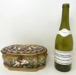 Antique Naples Capodimonte Porcelain Gilt Mounted Jewlery Dresser Or Trinket Box Casket 12 Antique Naples Capodimonte Porcelain Gilt Mounted Jewlery Dresser Or Trinket Box Casket -Chairish Shop antique naples capodimonte porcelain gilt mounted jewlery dresser or trinket box casket 9597