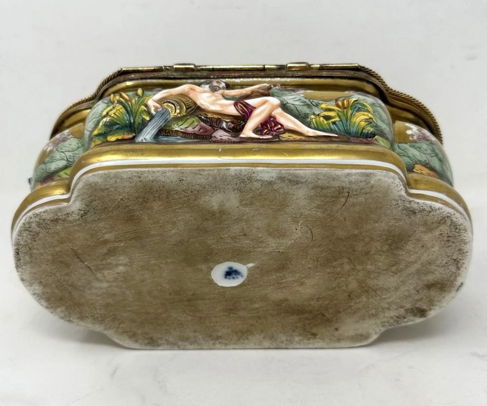Antique Naples Capodimonte Porcelain Gilt Mounted Jewlery Dresser Or Trinket Box Casket 4 Antique Naples Capodimonte Porcelain Gilt Mounted Jewlery Dresser Or Trinket Box Casket - Image 4