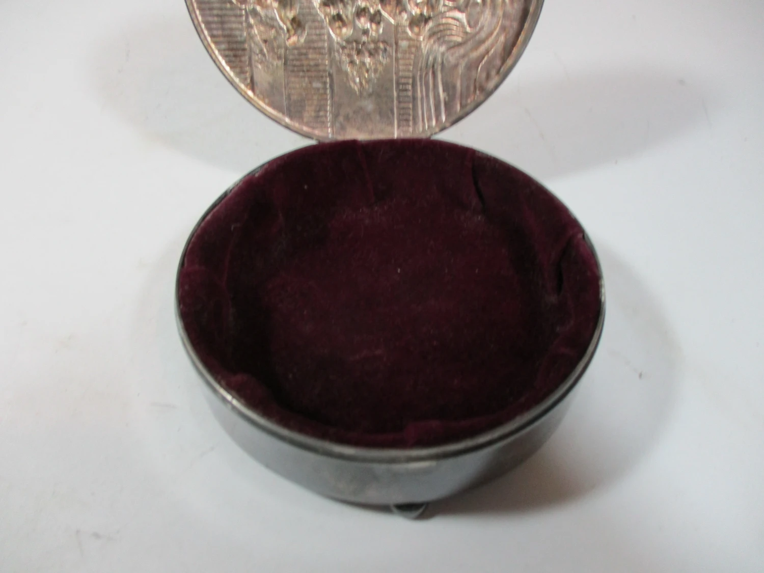 Antique Silver-Plated Round Repousse Box, Made In Denmark 4 Antique Silver-Plated Round Repousse Box, Made In Denmark - Image 4