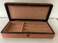 Antique Velvet Vanity Jewelry Box Made In Italy 13 Antique Velvet Vanity Jewelry Box Made In Italy -Chairish Shop antique velvet vanity jewelry box made in italy 0156 scaled