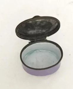 Battersea Bilston Enamel "I Give To Receive" Motto Patch Box C 1790 19 Battersea Bilston Enamel "I Give To Receive" Motto Patch Box C 1790 -Chairish Shop battersea bilston enamel i give to receive motto patch box c 1790 3074