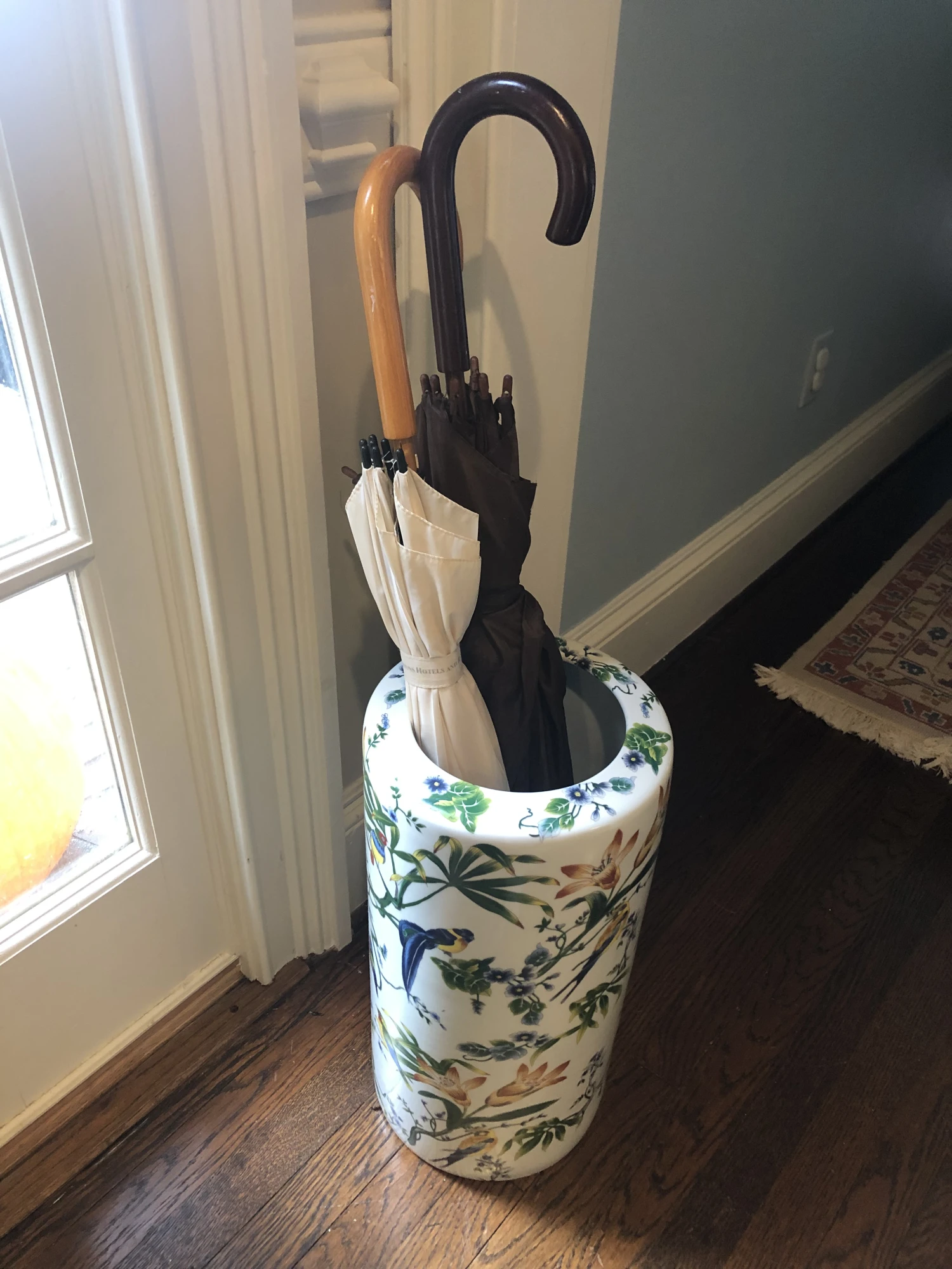 Chinoiserie Bird And Botanical Porcelain Umbrella Stand 4 Chinoiserie Bird And Botanical Porcelain Umbrella Stand - Image 4