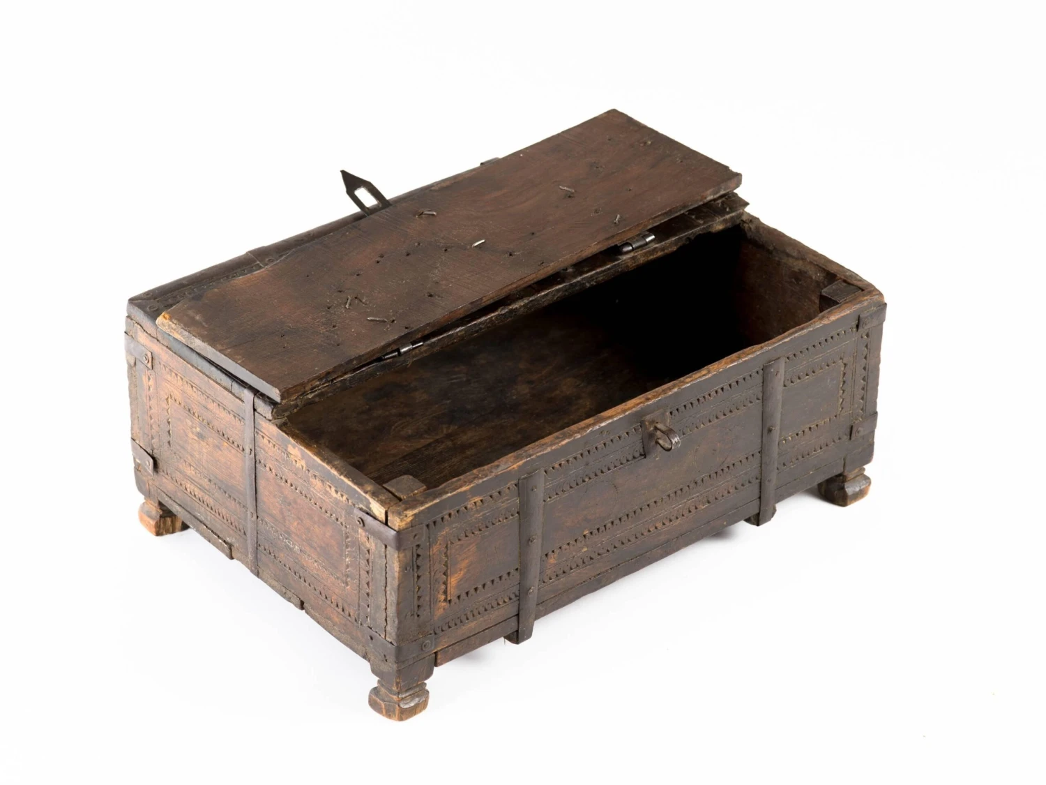 Early 20th Century Indian Carved Wood Storage Chest Box 4 Early 20th Century Indian Carved Wood Storage Chest Box - Image 4