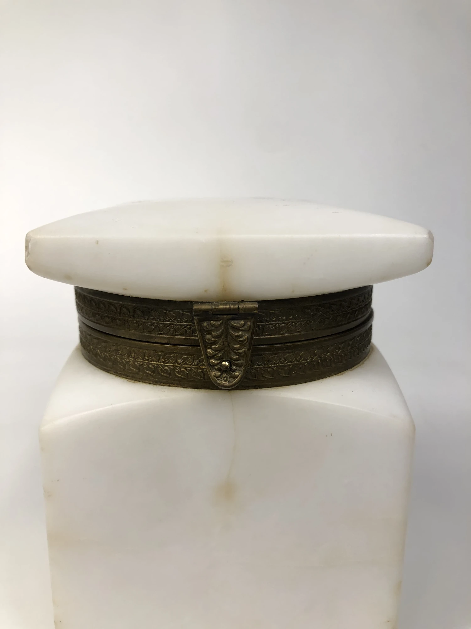 Early 20th Century Vintage Alabaster Box 7 Early 20th Century Vintage Alabaster Box - Image 7