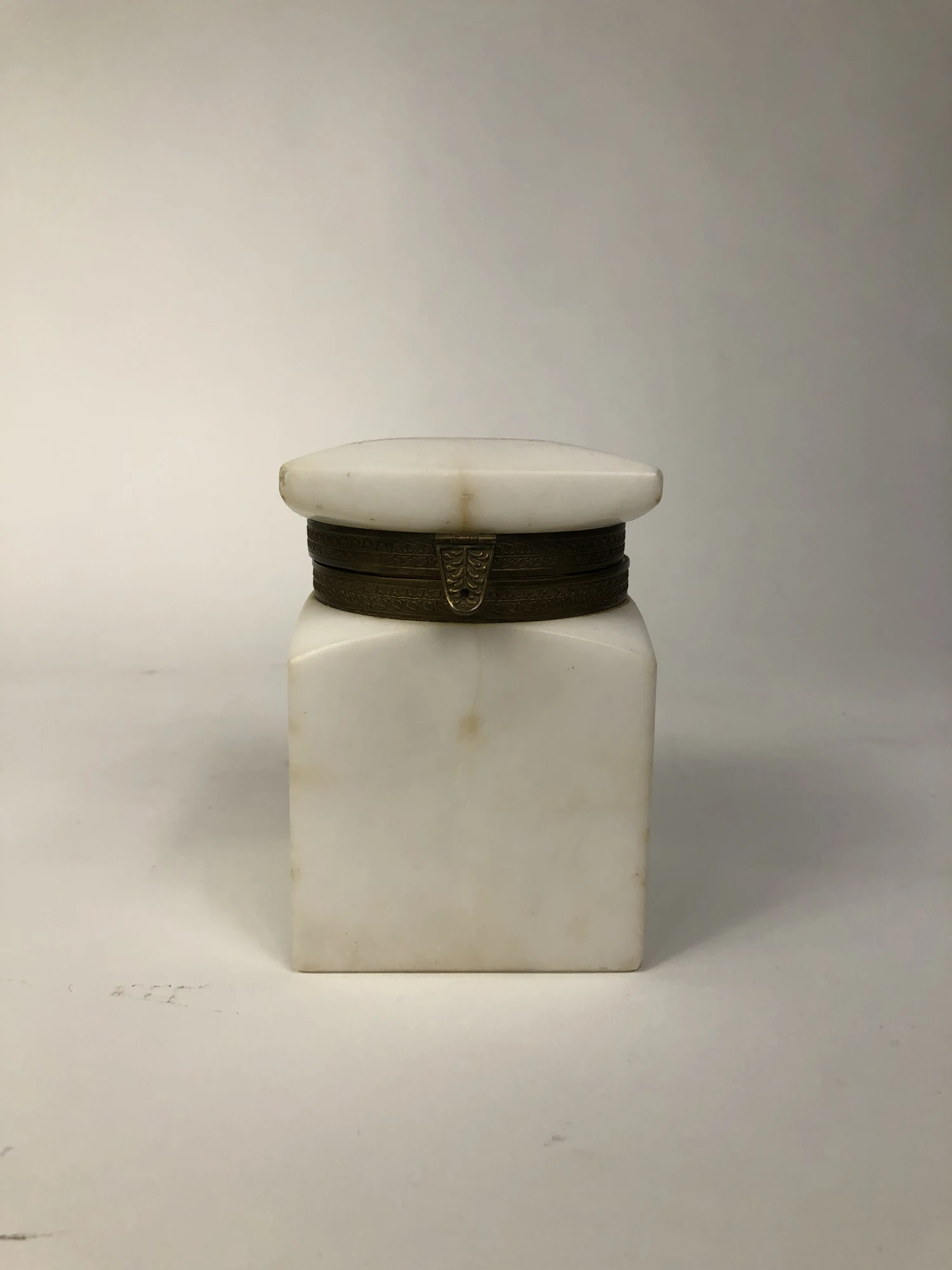 Early 20th Century Vintage Alabaster Box 8 Early 20th Century Vintage Alabaster Box - Image 8