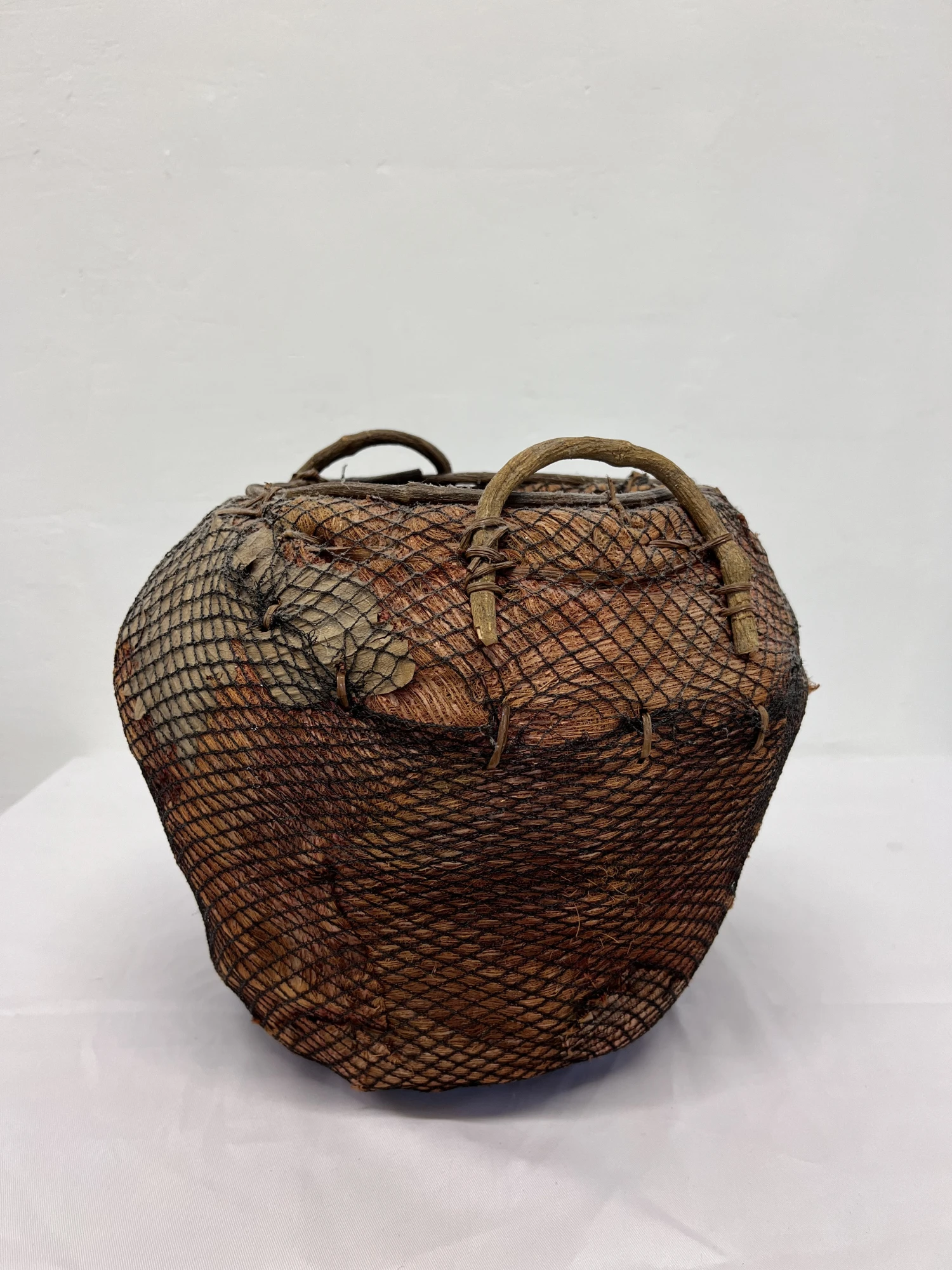 Handmade Natural Fiber And Leaf Basket Wrapped In Fish Net, 1970s 7 Handmade Natural Fiber And Leaf Basket Wrapped In Fish Net, 1970s - Image 7