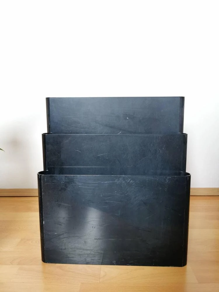 Italian Model 4675 Black Magazine Rack By Giotto Stoppino For Kartell, 1970s 4 Italian Model 4675 Black Magazine Rack By Giotto Stoppino For Kartell, 1970s - Image 4