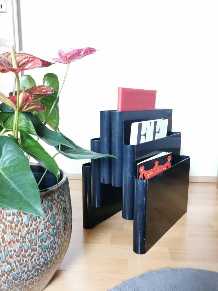 Italian Model 4675 Black Magazine Rack By Giotto Stoppino For Kartell, 1970s 2 Italian Model 4675 Black Magazine Rack By Giotto Stoppino For Kartell, 1970s - Image 2