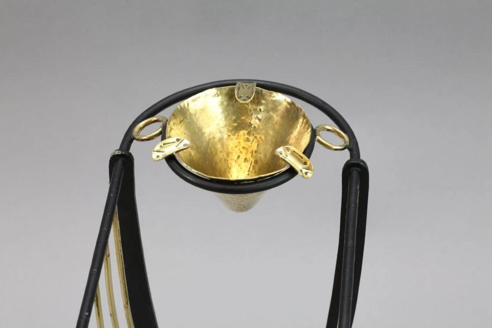 Italian Newspaper Rack In Metal With Brass Ashtray, 1950 4 Italian Newspaper Rack In Metal With Brass Ashtray, 1950 - Image 4