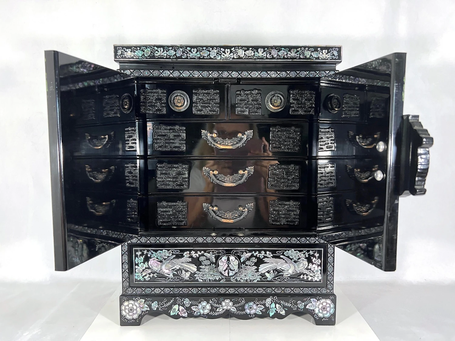 Large Chinese Black Lacquer Double Happiness Jewelry / Dowry Box / Wedding Chest With Mother Of Pearl Inlay 2 Large Chinese Black Lacquer Double Happiness Jewelry / Dowry Box / Wedding Chest With Mother Of Pearl Inlay - Image 2