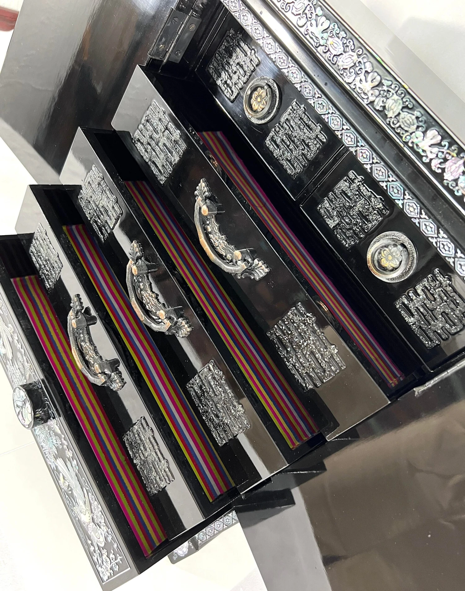 Large Chinese Black Lacquer Double Happiness Jewelry / Dowry Box / Wedding Chest With Mother Of Pearl Inlay 7 Large Chinese Black Lacquer Double Happiness Jewelry / Dowry Box / Wedding Chest With Mother Of Pearl Inlay - Image 7