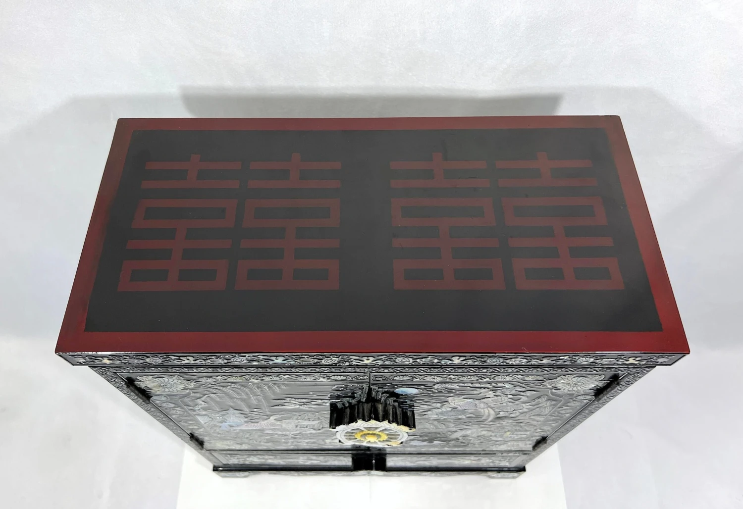 Large Chinese Black Lacquer Double Happiness Jewelry / Dowry Box / Wedding Chest With Mother Of Pearl Inlay 5 Large Chinese Black Lacquer Double Happiness Jewelry / Dowry Box / Wedding Chest With Mother Of Pearl Inlay - Image 5