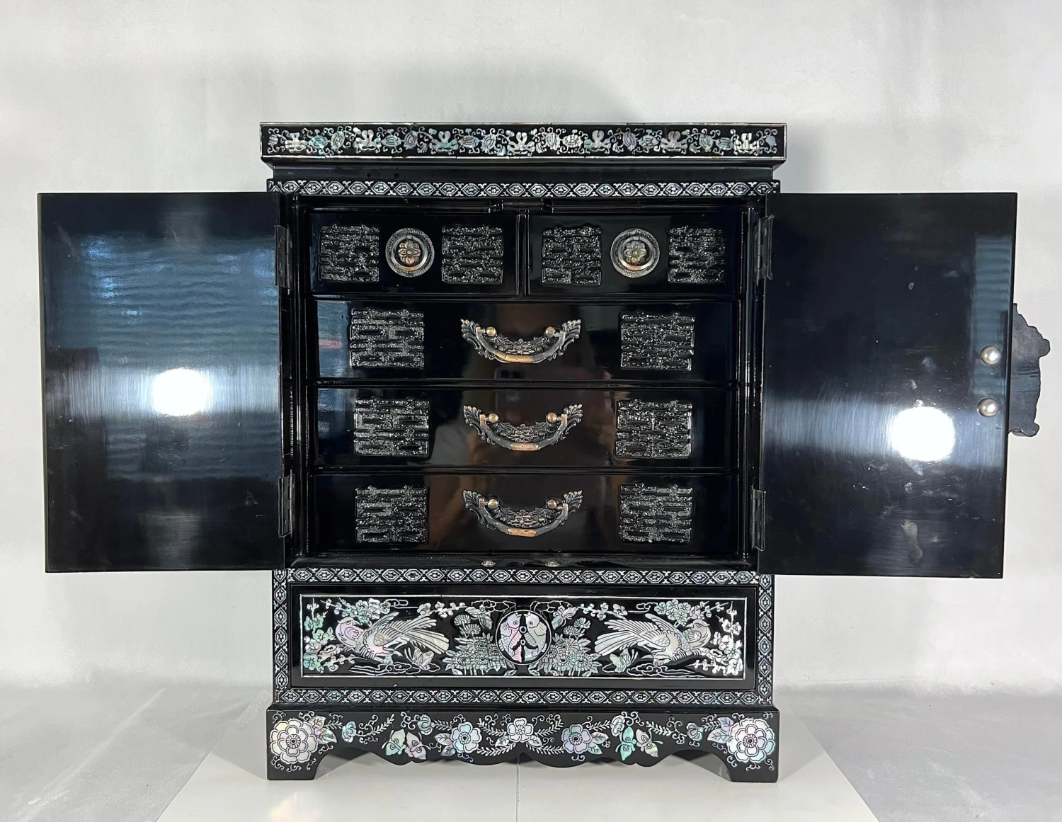 Large Chinese Black Lacquer Double Happiness Jewelry / Dowry Box / Wedding Chest With Mother Of Pearl Inlay 6 Large Chinese Black Lacquer Double Happiness Jewelry / Dowry Box / Wedding Chest With Mother Of Pearl Inlay - Image 6
