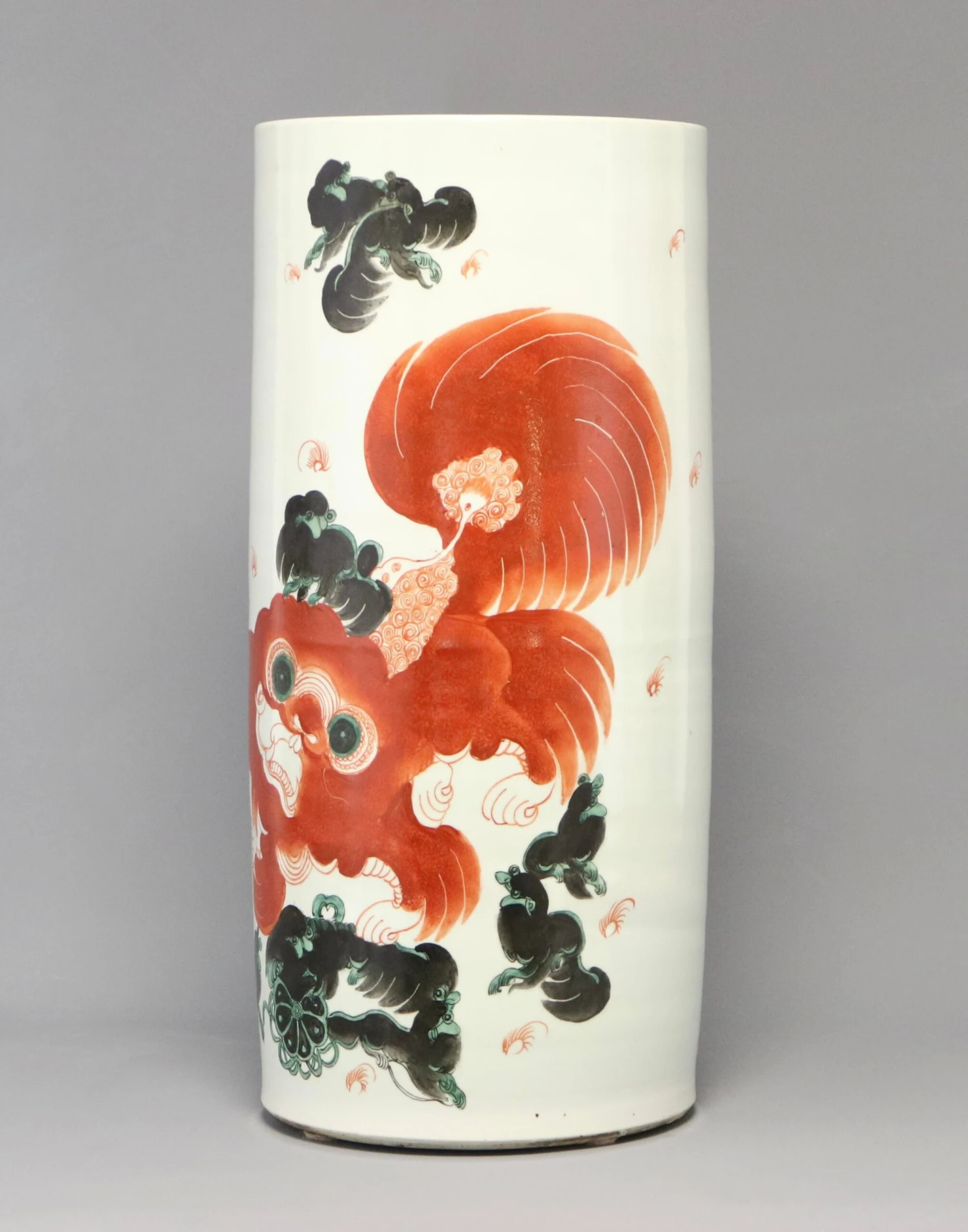 Late 19th Century Chinese Qing Foo Dog Porcelain Umbrella Holder In Iron Red 3 Late 19th Century Chinese Qing Foo Dog Porcelain Umbrella Holder In Iron Red - Image 3