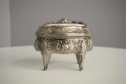 Metal Jewelry Box, 1950s 12 Metal Jewelry Box, 1950s -Chairish Shop metal jewelry box 1950s 2966 scaled
