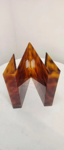 Methacrylate And Brass Magazine Rack. Italy, 1970s 16 Methacrylate And Brass Magazine Rack. Italy, 1970s -Chairish Shop methacrylate and brass magazine rack italy 1970s 4925 scaled