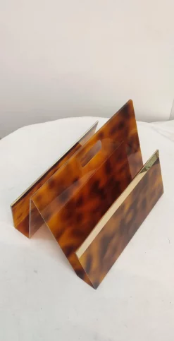 Methacrylate And Brass Magazine Rack. Italy, 1970s 13 Methacrylate And Brass Magazine Rack. Italy, 1970s -Chairish Shop methacrylate and brass magazine rack italy 1970s 6500 scaled