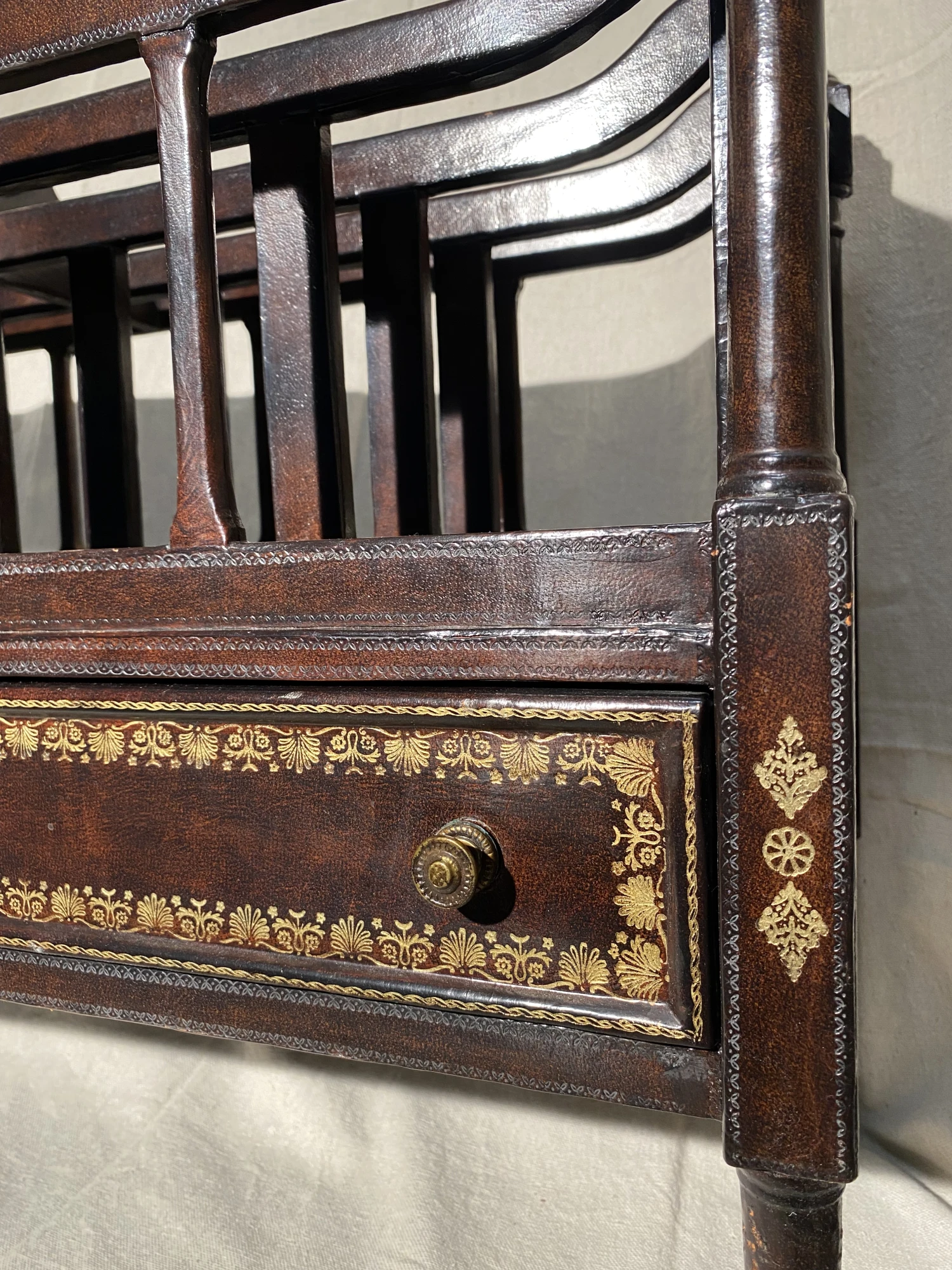 Mid-20th Century Large Canterbury Maitland-Smith Wood And Florentine Leather Magazine Rack 3 Mid-20th Century Large Canterbury Maitland-Smith Wood And Florentine Leather Magazine Rack - Image 3