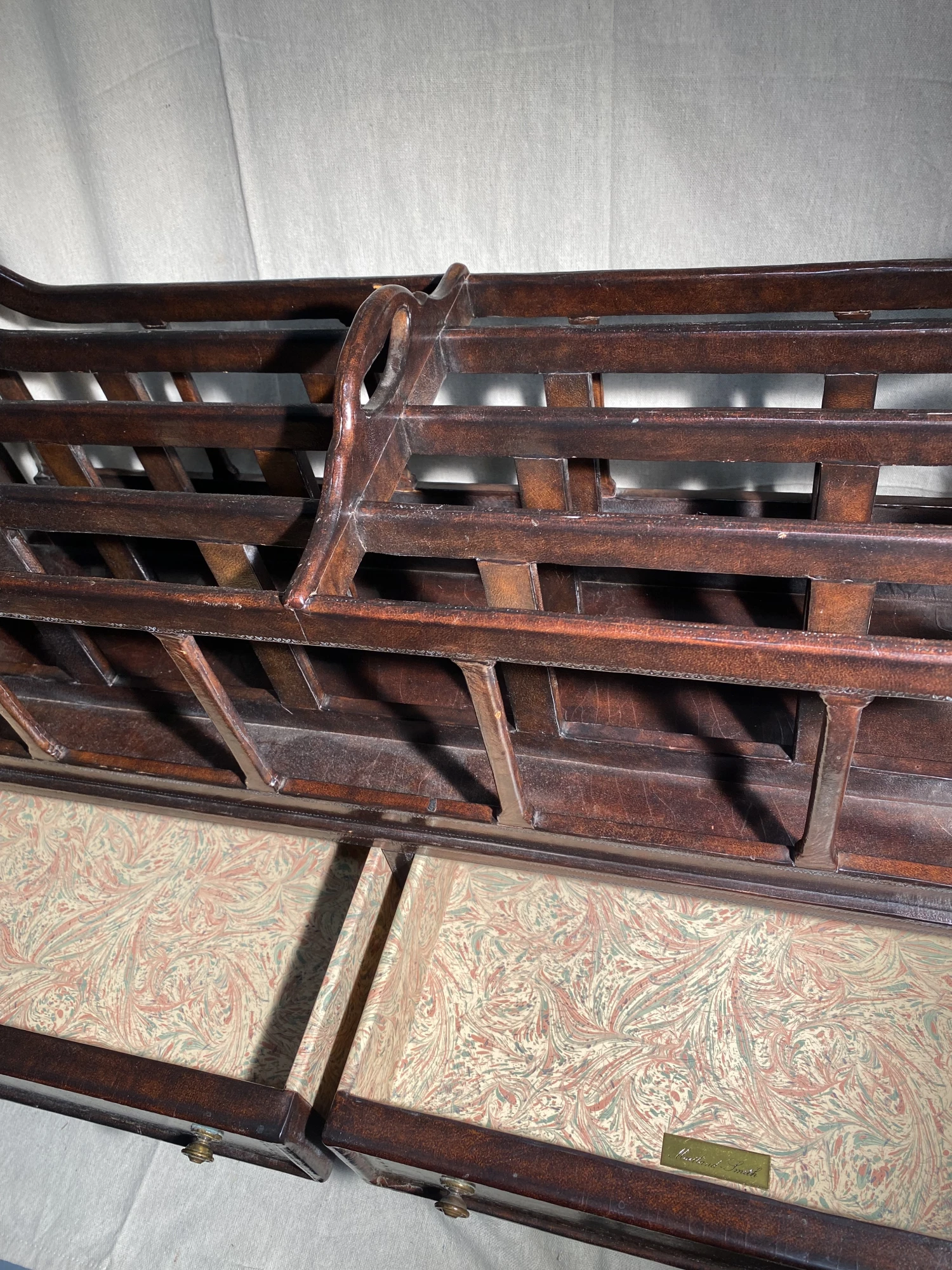 Mid-20th Century Large Canterbury Maitland-Smith Wood And Florentine Leather Magazine Rack 9 Mid-20th Century Large Canterbury Maitland-Smith Wood And Florentine Leather Magazine Rack - Image 9