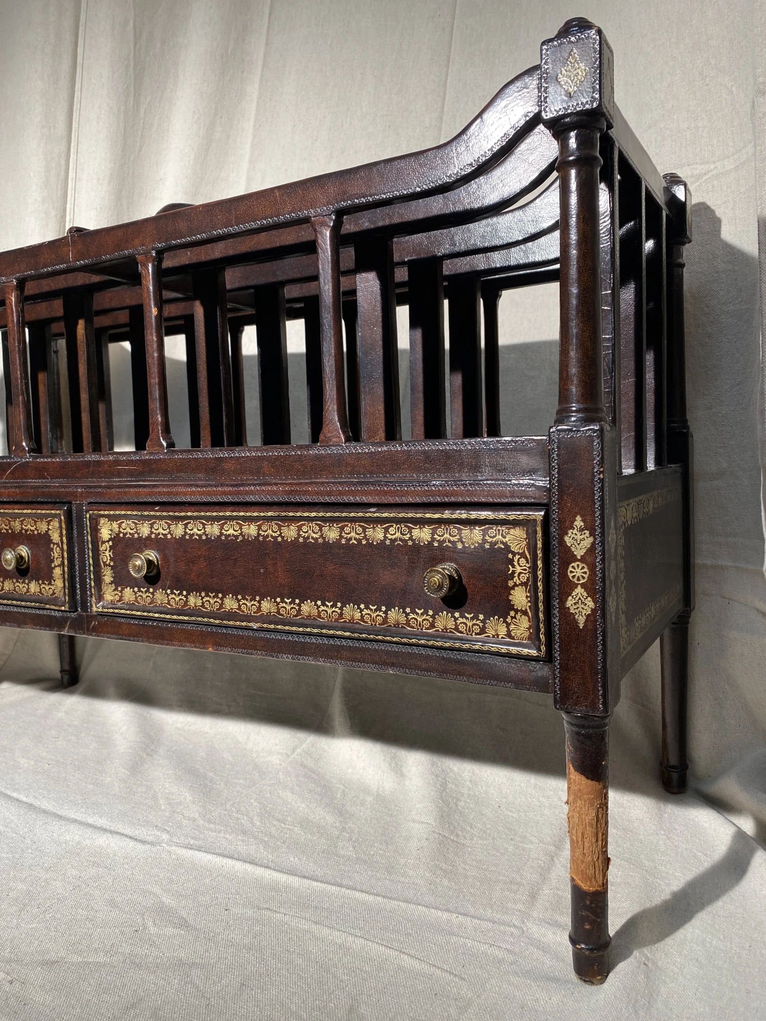 Mid-20th Century Large Canterbury Maitland-Smith Wood And Florentine Leather Magazine Rack 2 Mid-20th Century Large Canterbury Maitland-Smith Wood And Florentine Leather Magazine Rack - Image 2