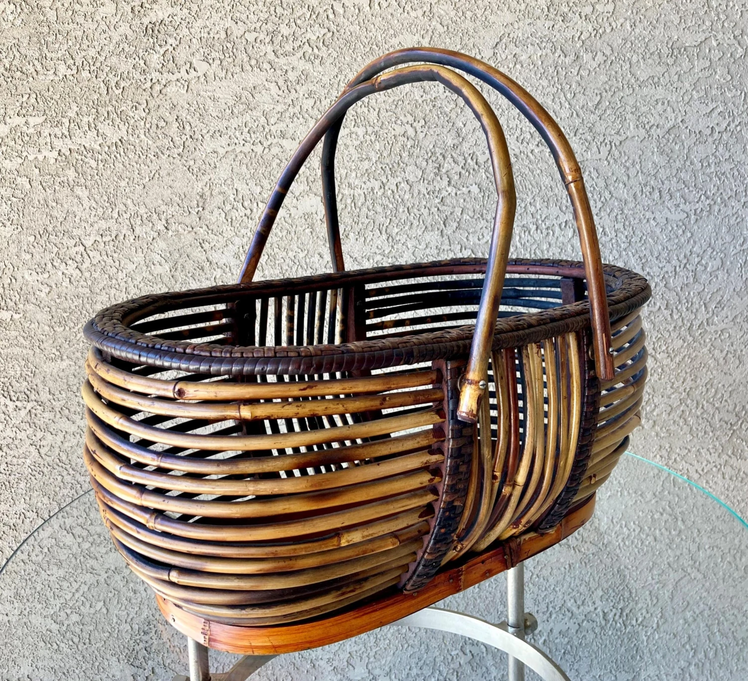 Mid 20th-Century Sizable Pencil Reed Bamboo Basket With Fold-Down Handles 4 Mid 20th-Century Sizable Pencil Reed Bamboo Basket With Fold-Down Handles - Image 4