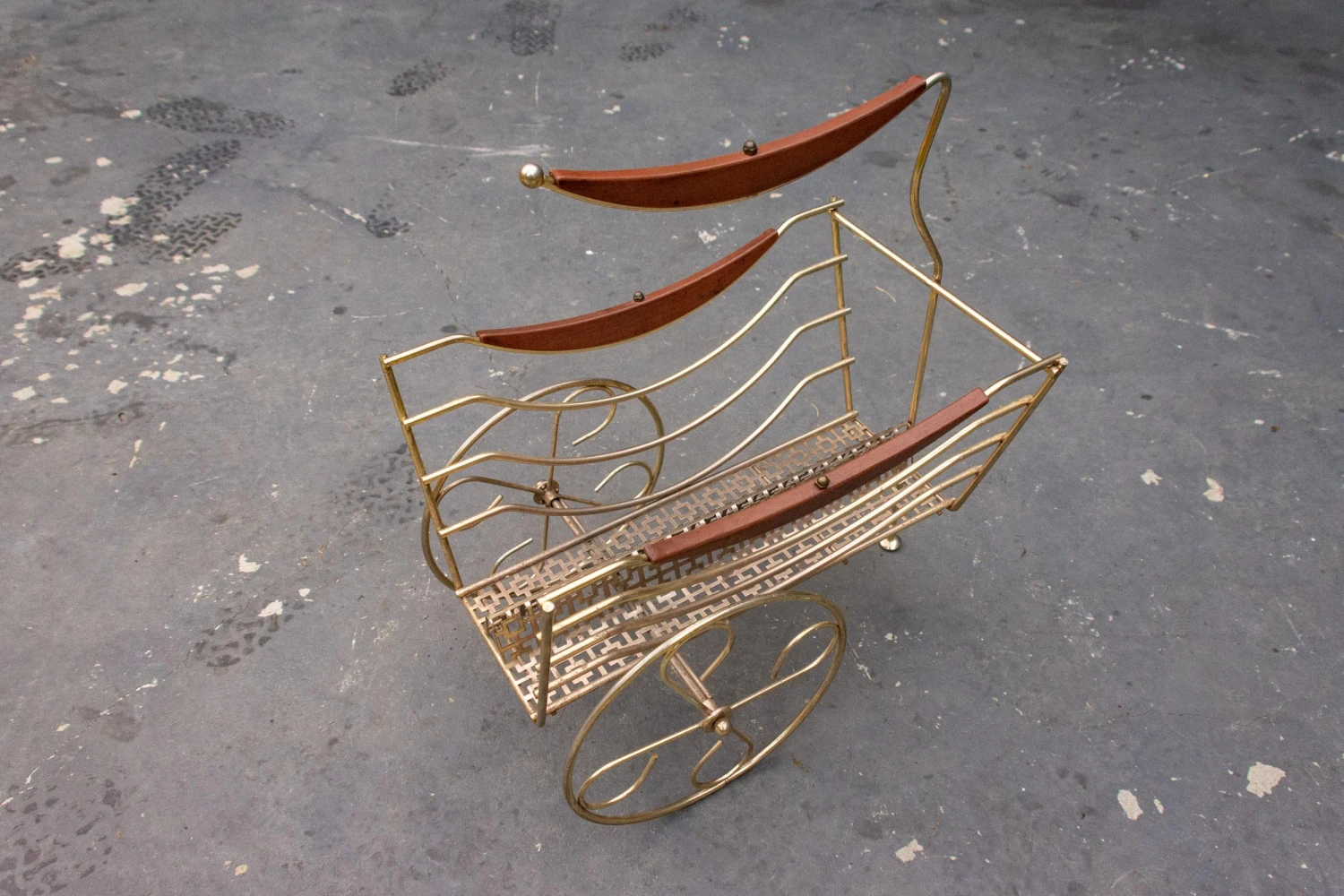 Mid Century Brass Chariot Magazine Rack 4 Mid Century Brass Chariot Magazine Rack - Image 4