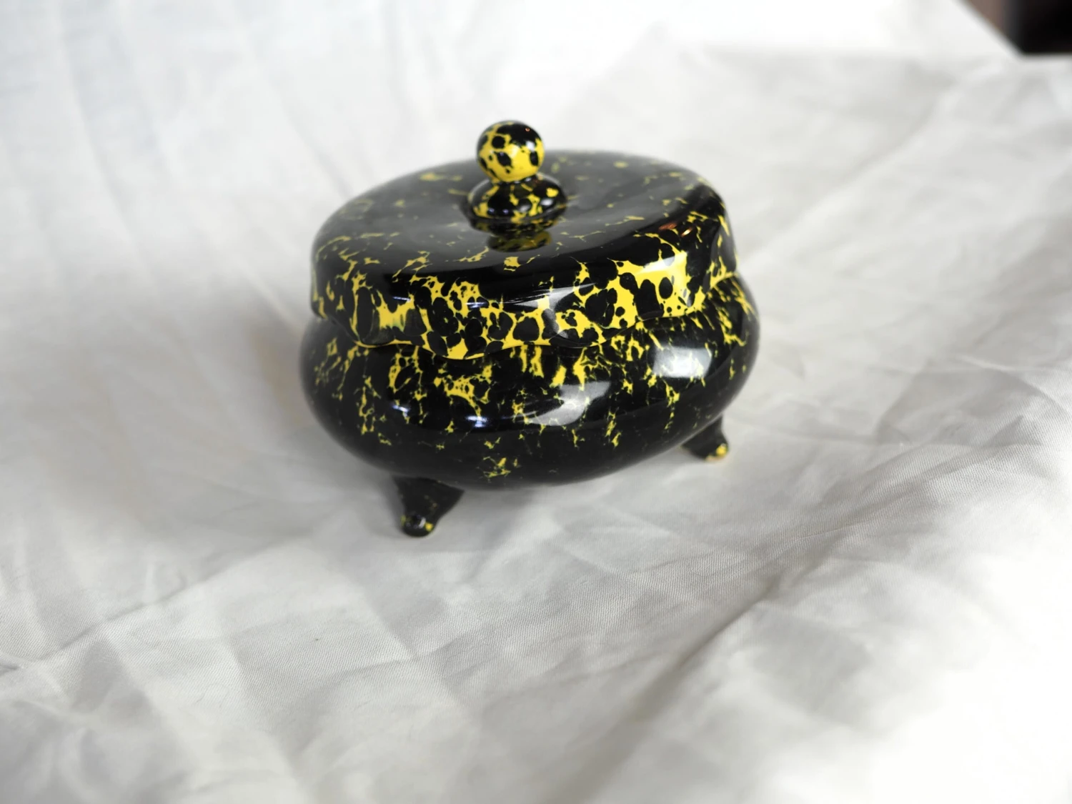 Mid-Century French Pierre Lucas Black And Yellow Tripod Ceramic Box 6 Mid-Century French Pierre Lucas Black And Yellow Tripod Ceramic Box - Image 6